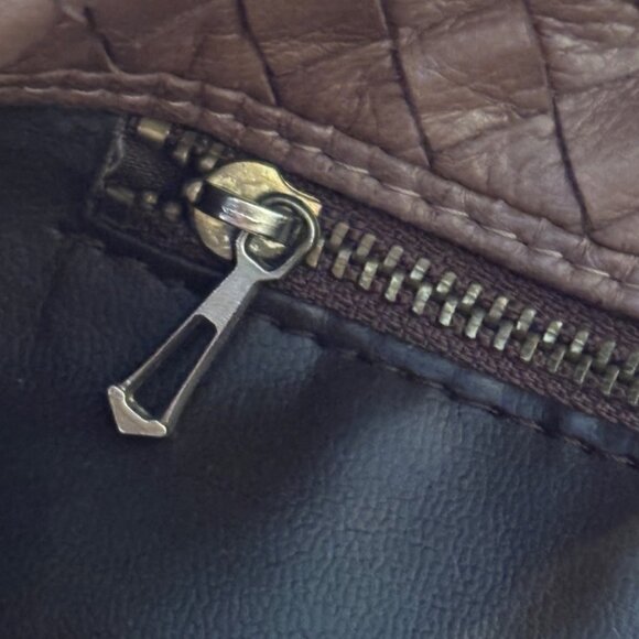 Vintage Bottega Veneta Taupe Intrecciato Buttery Leather Drawstring Hobo Bag - Picture 13 of 16